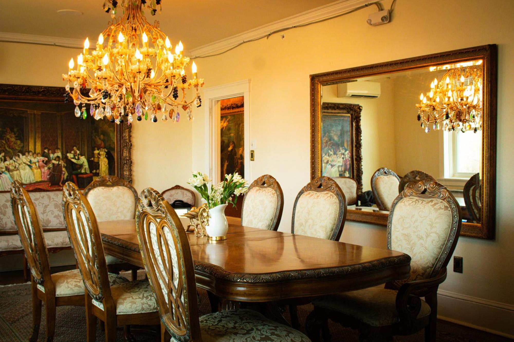 Chateau Botanical Haven Hotel *